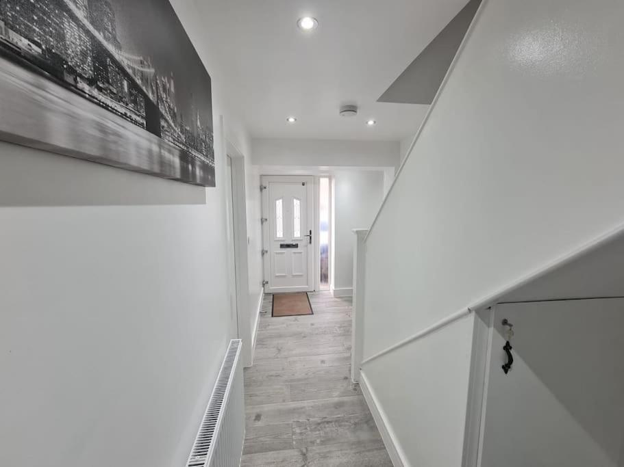 Elm Park Cheerful 4-Bedroom Holiday Home Хорнчерч Экстерьер фото