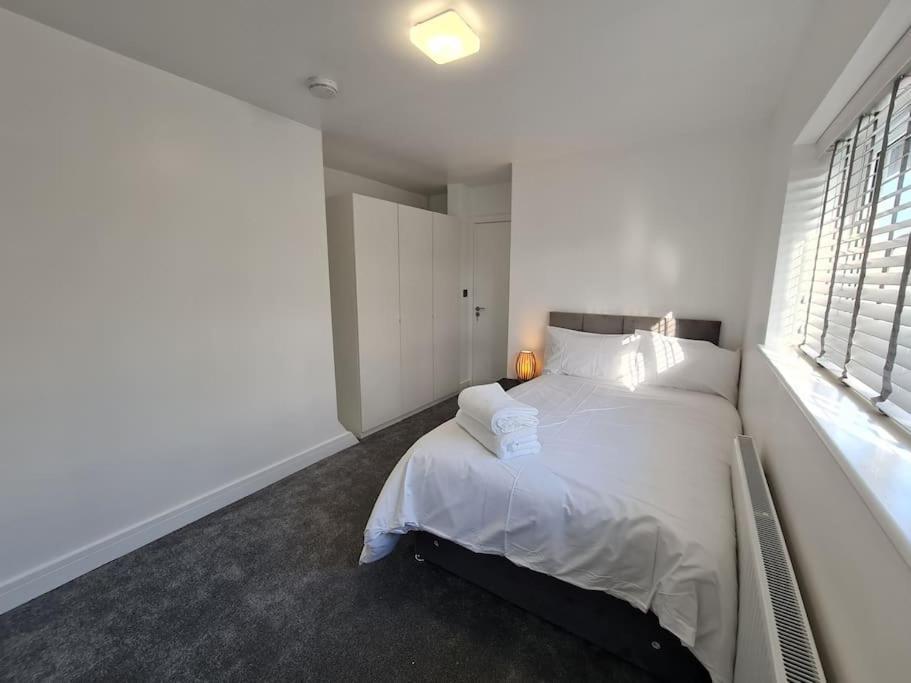 Elm Park Cheerful 4-Bedroom Holiday Home Хорнчерч Экстерьер фото