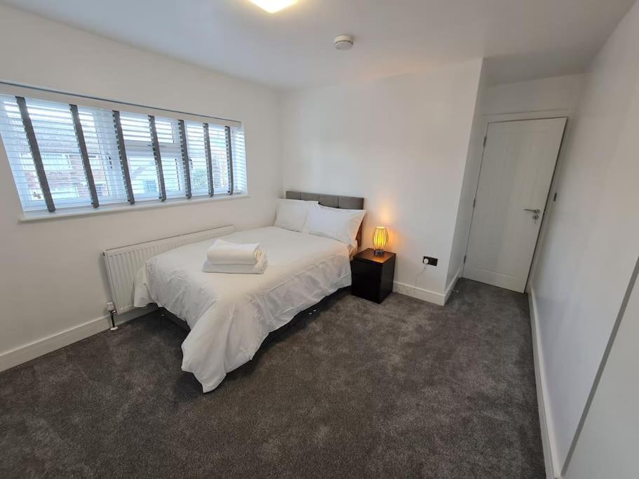 Elm Park Cheerful 4-Bedroom Holiday Home Хорнчерч Экстерьер фото